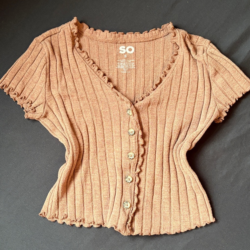 SO Women's Ribbed Button-Up Crop Top - Tan